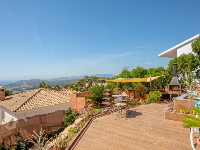 4 soverom Villa til salgs i Lloret de Mar med svømmebasseng - € 895 000 (Ref: 10075497)