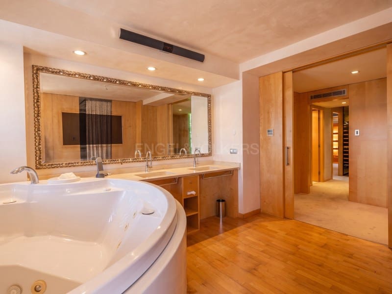 3 sypialnia Penthouse na sprzedaż w Lloret de Mar z garażem - 1 350 000 € (Ref: 10078194)