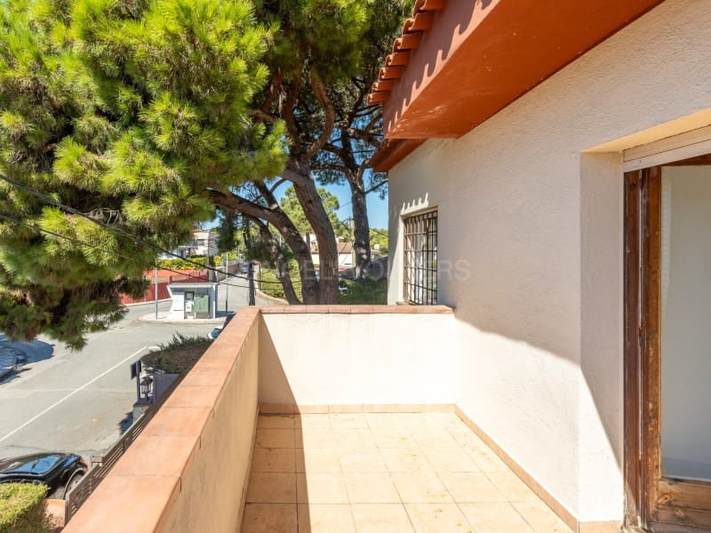 5 sovrum Villa till salu i Lloret de Mar med pool garage - 415 000 € (Ref: 10094403)