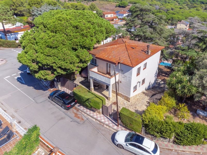 5 sovrum Villa till salu i Lloret de Mar med pool garage - 415 000 € (Ref: 10094403)