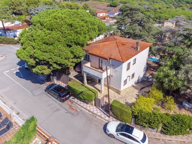 5 sovrum Villa till salu i Santa Clotilde, Lloret de Mar med pool garage - 415 000 € (Ref: 10094403)