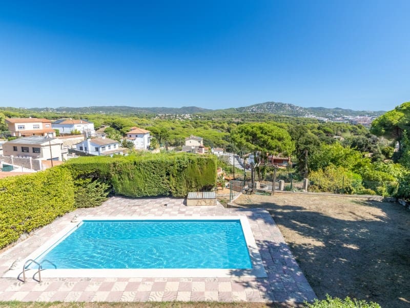5 sovrum Villa till salu i Lloret de Mar med pool garage - 415 000 € (Ref: 10094403)