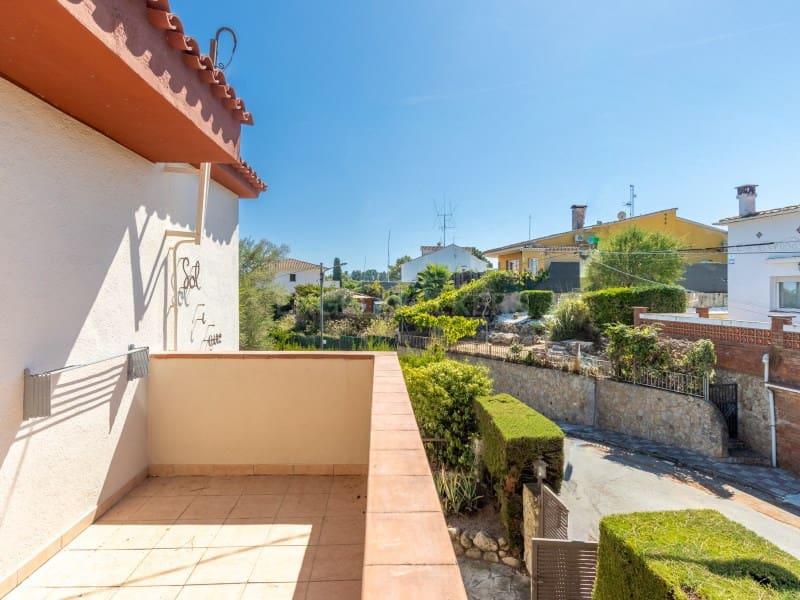 5 sovrum Villa till salu i Lloret de Mar med pool garage - 415 000 € (Ref: 10094403)