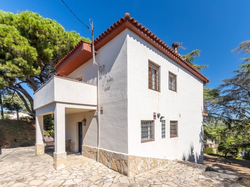 5 sovrum Villa till salu i Lloret de Mar med pool garage - 415 000 € (Ref: 10094403)