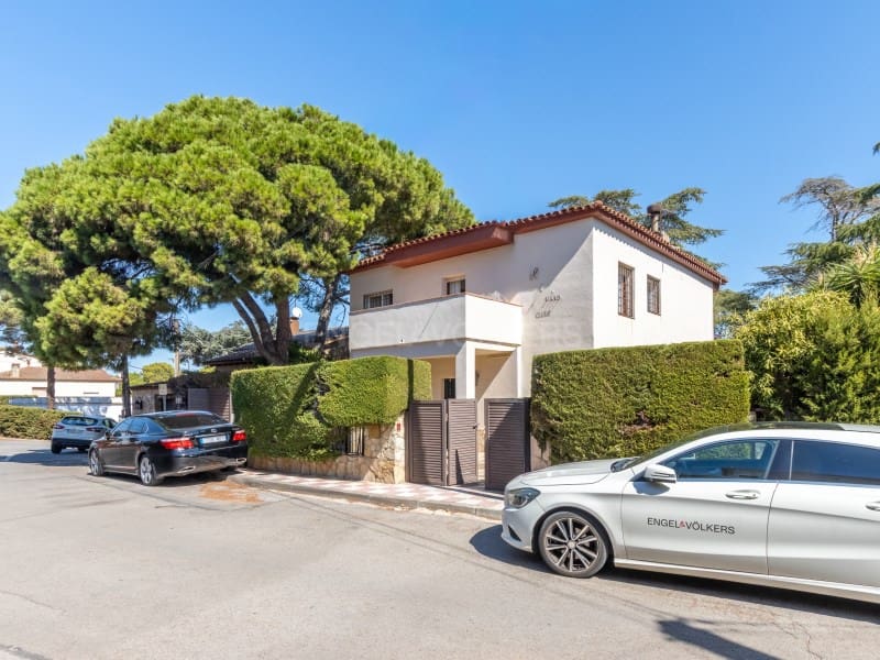 5 sovrum Villa till salu i Lloret de Mar med pool garage - 415 000 € (Ref: 10094403)