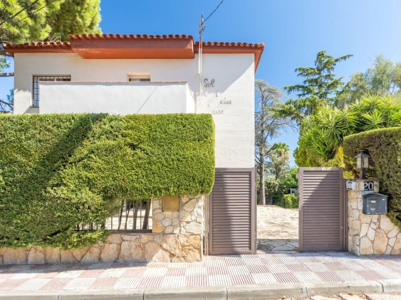 5 sovrum Villa till salu i Lloret de Mar med pool garage - 415 000 € (Ref: 10094403)