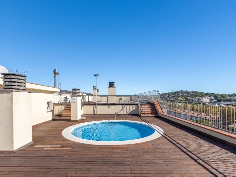 2 soveværelse Lejlighed til salg i S'Agaro med swimmingpool garage - € 425.000 (Ref: 10102227)