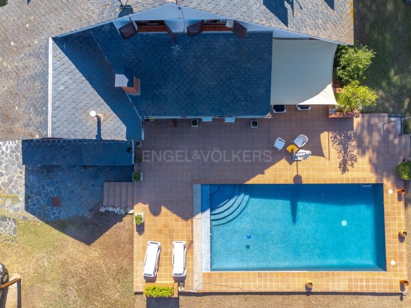 6 bedroom Villa for sale in Vidreres with pool garage - € 695,000 (Ref: 10102228)