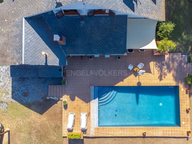 6 bedroom Villa for sale in El Mas Flassià, Vidreres with pool garage - € 695,000 (Ref: 10102228)