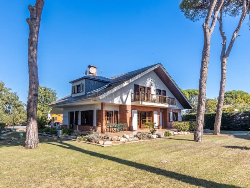 6 bedroom Villa for sale in Vidreres with pool garage - € 695,000 (Ref: 10102228)