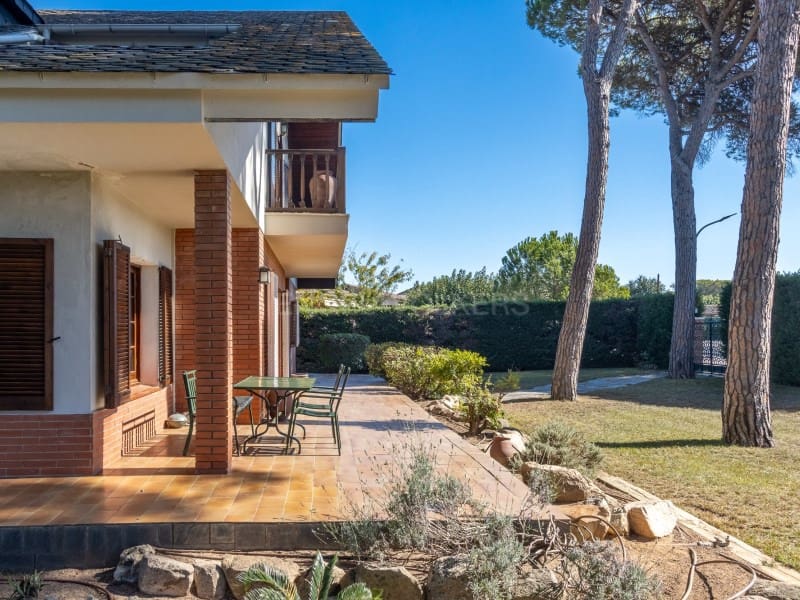 6 bedroom Villa for sale in Vidreres with pool garage - € 695,000 (Ref: 10102228)