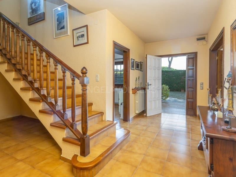 6 bedroom Villa for sale in Vidreres with pool garage - € 695,000 (Ref: 10102228)