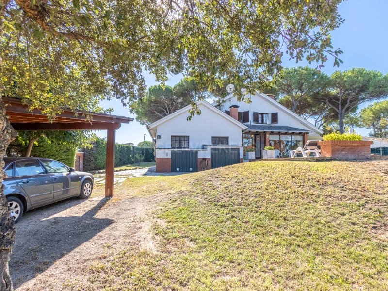 6 bedroom Villa for sale in Vidreres with pool garage - € 695,000 (Ref: 10102228)