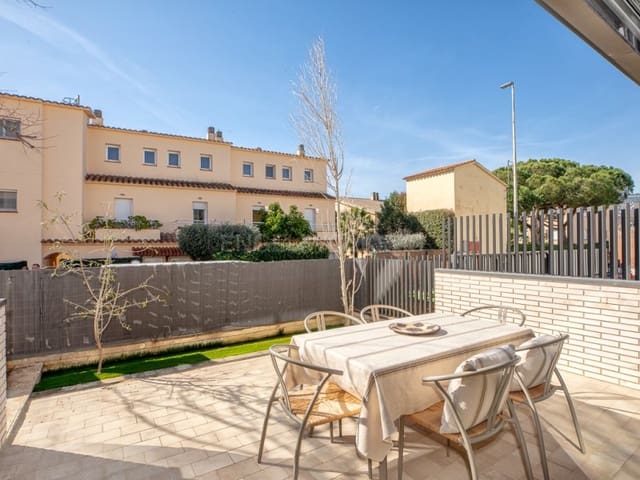 3 makuuhuone Omakotitalo myytävänä paikassa Platja d'Aro, Castell-Platja d'Aro mukana uima-altaan 
autotalli - 645 000 € (Ref: 10154918)