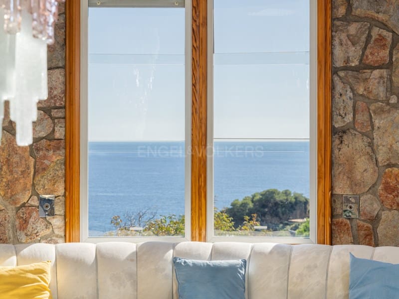 5 bedroom Villa for sale in Blanes with pool garage - € 820,000 (Ref: 10177024)
