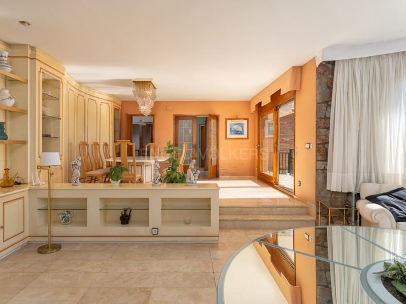 5 bedroom Villa for sale in Blanes with pool garage - € 820,000 (Ref: 10177024)