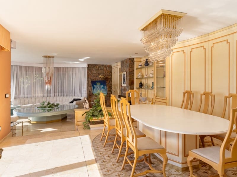 5 bedroom Villa for sale in Blanes with pool garage - € 820,000 (Ref: 10177024)