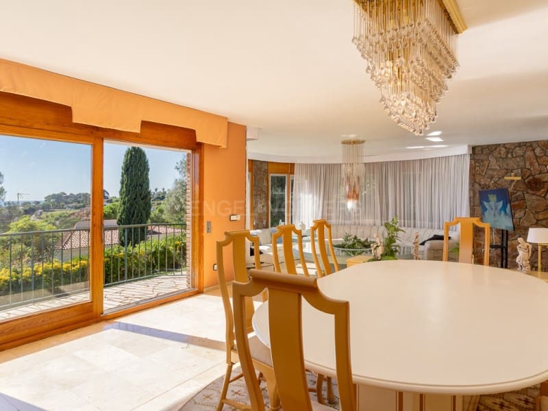 5 bedroom Villa for sale in Blanes with pool garage - € 820,000 (Ref: 10177024)
