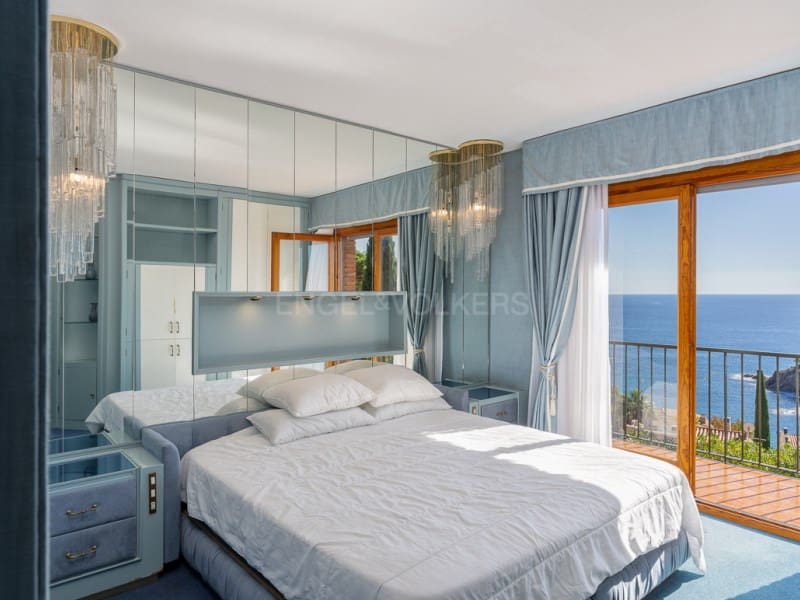 5 bedroom Villa for sale in Blanes with pool garage - € 820,000 (Ref: 10177024)