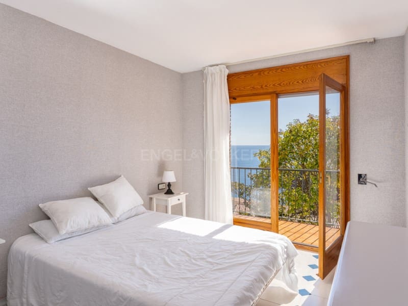 5 bedroom Villa for sale in Blanes with pool garage - € 820,000 (Ref: 10177024)