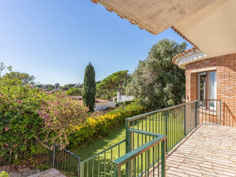 5 bedroom Villa for sale in Blanes with pool garage - € 820,000 (Ref: 10177024)