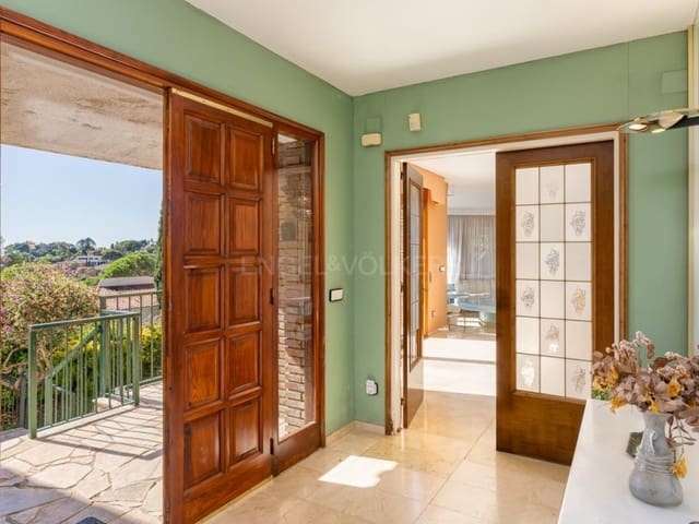 5 bedroom Villa for sale in Blanes with pool garage - € 820,000 (Ref: 10177024)
