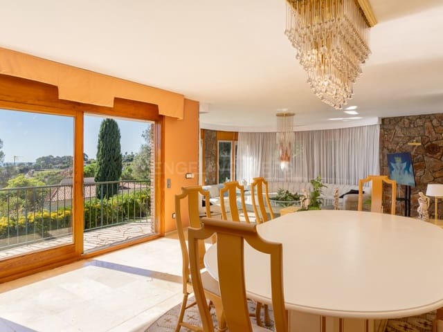 5 bedroom Villa for sale in Blanes with pool garage - € 820,000 (Ref: 10177024)