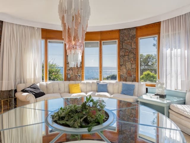 5 bedroom Villa for sale in Blanes with pool garage - € 820,000 (Ref: 10177024)