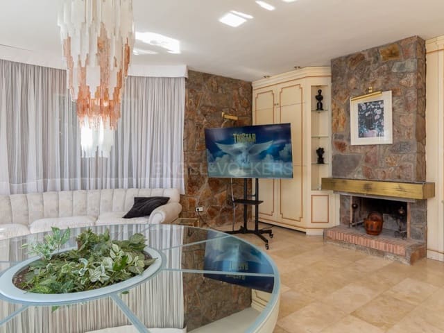 5 bedroom Villa for sale in Blanes with pool garage - € 820,000 (Ref: 10177024)