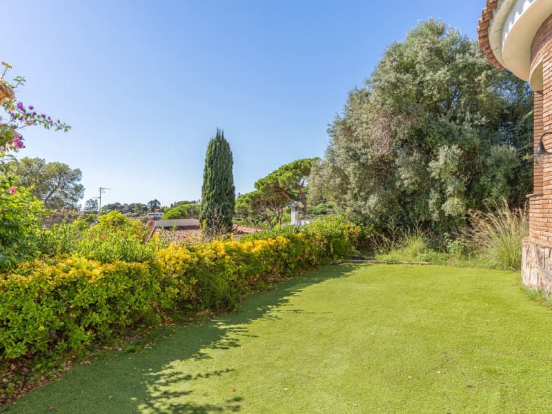 5 bedroom Villa for sale in Blanes with pool garage - € 820,000 (Ref: 10177024)