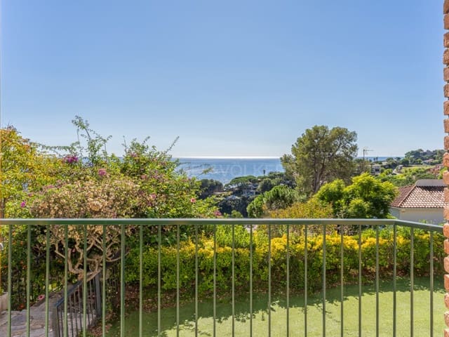5 bedroom Villa for sale in Blanes with pool garage - € 820,000 (Ref: 10177024)