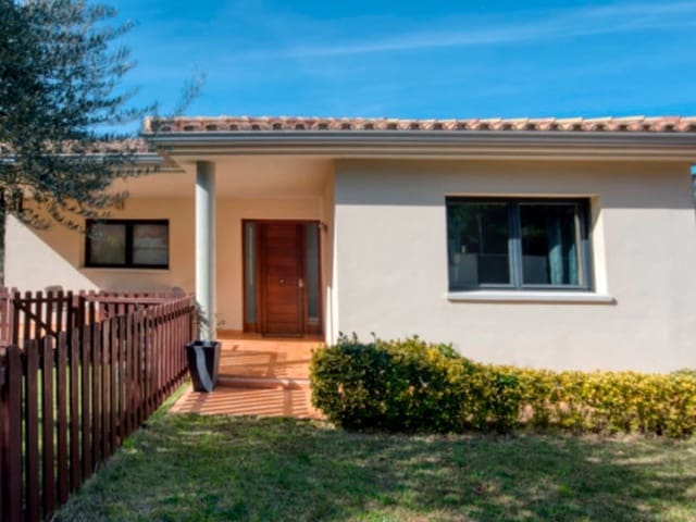 4 chambre Villa/Maison à vendre à Platja d'Aro, Castell-Platja d'Aro avec piscine garage - 749 000 € (Ref: 5122214)