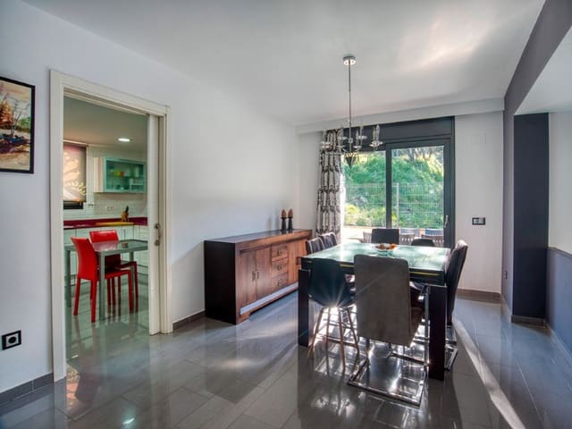 4 chambre Villa/Maison à vendre à Platja d'Aro, Castell-Platja d'Aro avec piscine garage - 749 000 € (Ref: 5122214)