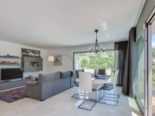 4 bedroom Villa for sale in Blanes with pool garage - € 1,250,000 (Ref: 5122219)