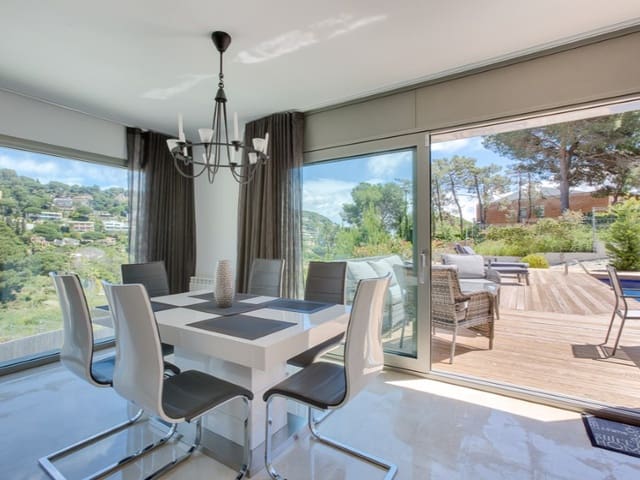 4 bedroom Villa for sale in Blanes with pool garage - € 1,250,000 (Ref: 5122219)