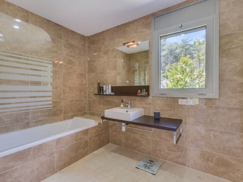 4 sypialnia Willa na sprzedaż w Blanes z basenem garażem - 1 250 000 € (Ref: 5122219)