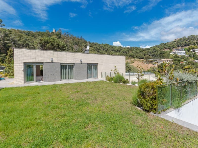 4 sypialnia Willa na sprzedaż w Blanes z basenem garażem - 1 250 000 € (Ref: 5122219)