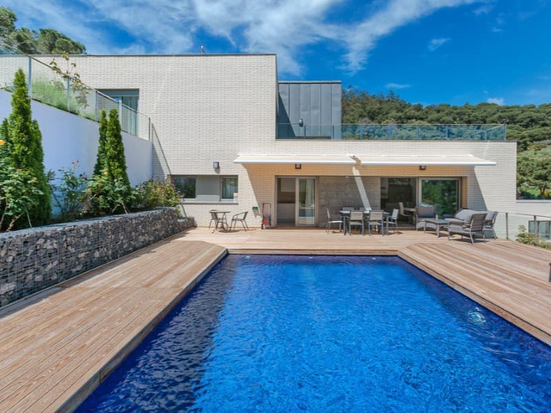 4 sypialnia Willa na sprzedaż w Blanes z basenem garażem - 1 250 000 € (Ref: 5122219)