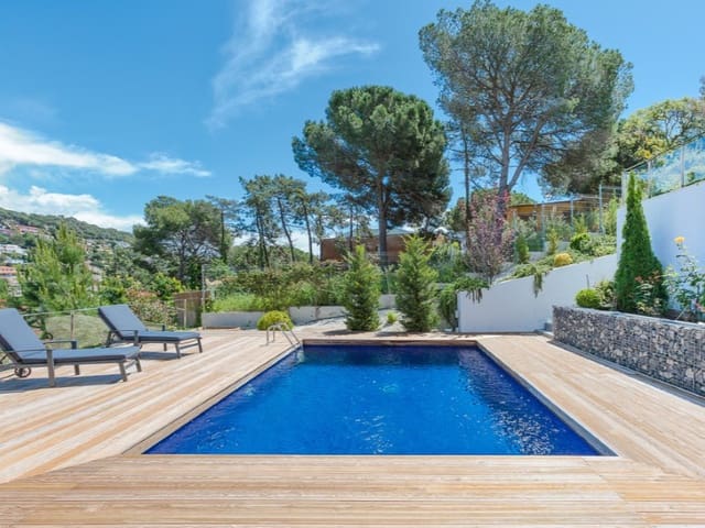 4 bedroom Villa for sale in Blanes with pool garage - € 1,250,000 (Ref: 5122219)