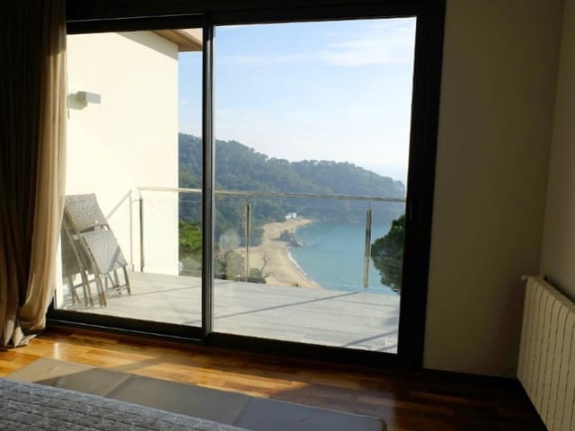 5 soveværelse Villa til salg i Canyelles, Lloret de Mar med swimmingpool garage - € 1.900.000 (Ref: 5122227)