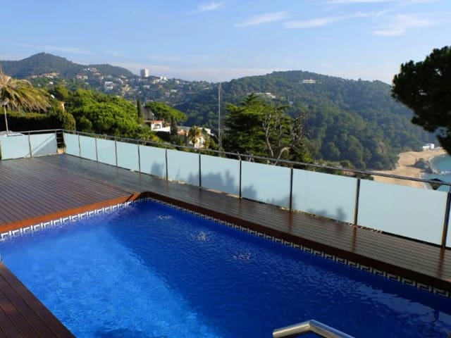 5 soveværelse Villa til salg i Canyelles, Lloret de Mar med swimmingpool garage - € 1.900.000 (Ref: 5122227)
