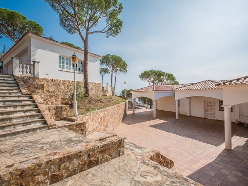 8 soverom Villa til salgs i Lloret de Mar med svømmebasseng garasje - € 1 900 000 (Ref: 5122238)