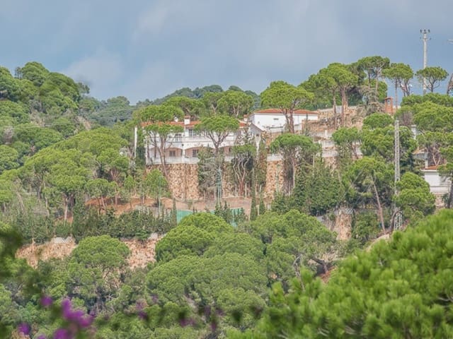 8 soverom Villa til salgs i Canyelles, Lloret de Mar med svømmebasseng garasje - € 1 900 000 (Ref: 5122238)