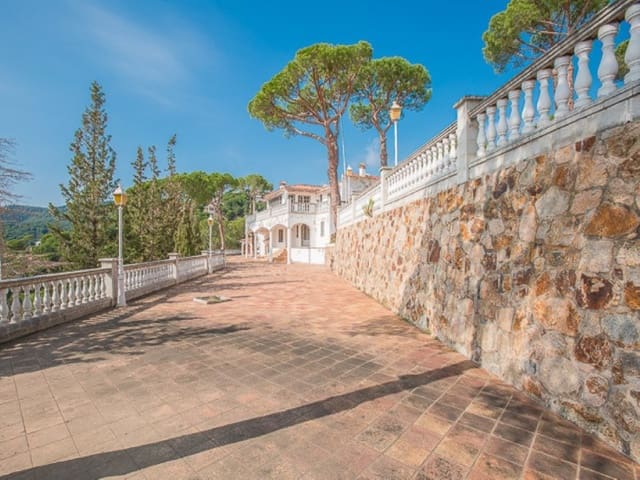 8 soverom Villa til salgs i Canyelles, Lloret de Mar med svømmebasseng garasje - € 1 900 000 (Ref: 5122238)