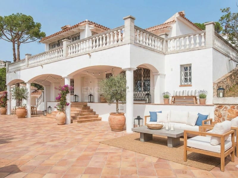 8 bedroom Villa for sale in Lloret de Mar with pool garage - € 1,900,000 (Ref: 5122238)