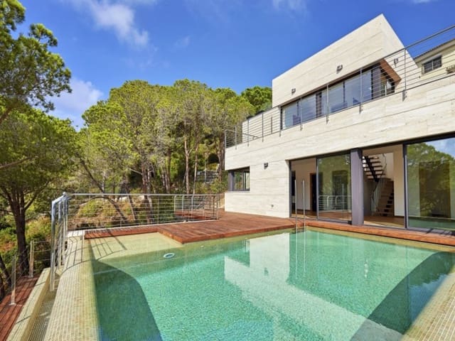 4 soverom Villa til salgs i Canyelles, Lloret de Mar med svømmebasseng garasje - € 1 800 000 (Ref: 5122242)