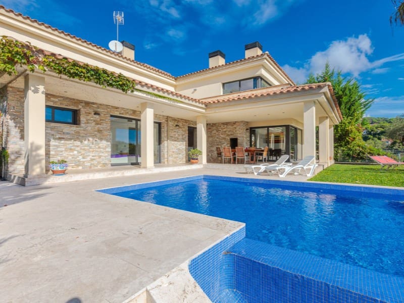 4 soverom Villa til salgs i Lloret de Mar med svømmebasseng garasje - € 1 250 000 (Ref: 5122249)