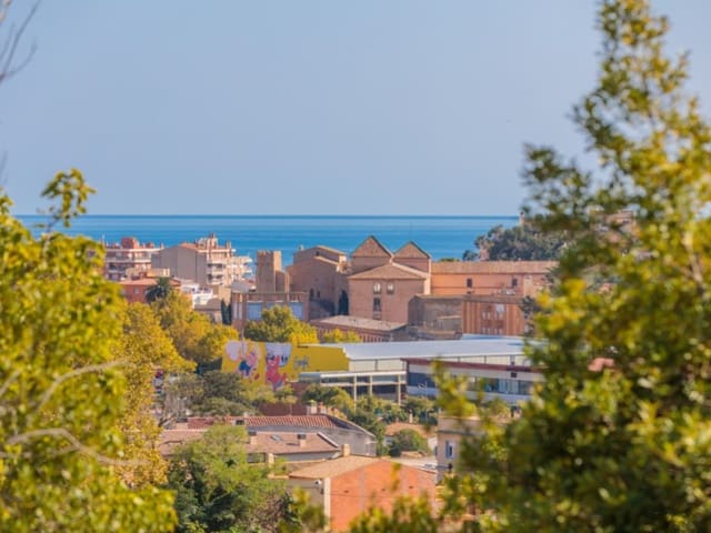 6 bedroom Villa for sale in Sant Feliu de Guíxols with garage - € 1,150,000 (Ref: 5122268)