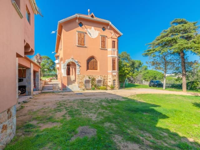 6 bedroom Villa for sale in Sant Feliu de Guíxols with garage - € 1,150,000 (Ref: 5122268)