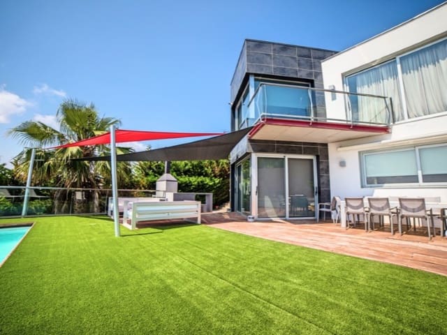 4 bedroom Villa for sale in Blanes with pool garage - € 2,000,000 (Ref: 5122281)